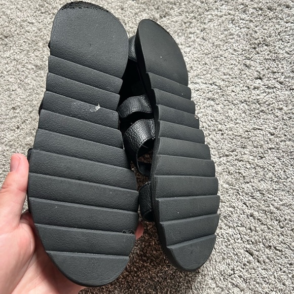 Eileen Fisher Sandals Size 9 Strappy Black Leather Lagenlook Minimal Boho Flats - Picture 4 of 5